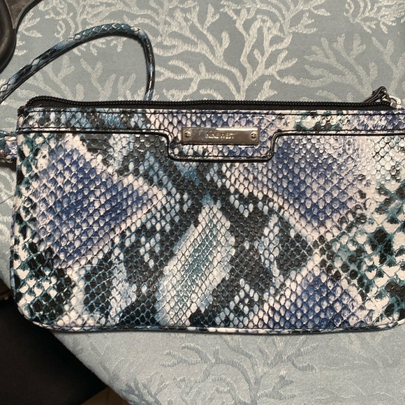 🎃Blue and White Snakeskin Clutch - Picture 1 of 6